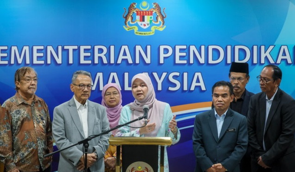 Menteri Pendidikan Fadhlina Sidek bercakap pada sidang media Anugerah Sastera Negara ke-16 di Kementerian Pendidikan Malaysia/ BERNAMA