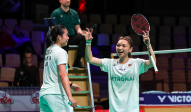 Beregu wanita Malaysia, Low Zi Yu, meraikan kemenangan selepas menewaskan Rin Iwanaga dan Kim Nakanishi dalam perlawanan Kumpulan B saingan Piala Thomas dan Uber di Forum Horsens / Foto BERNAMA
