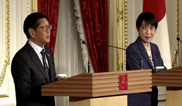Ferdinand Marcos Jr (kiri) dan Sanae Takaichi/ REUTERS