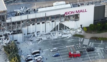 Pemandangan udara menunjukkan kerosakan di pusat beli-belah Aeon Mall di Kashima, Wilayah Kumamoto, Jepun, susulan gempa bumi bermagnitud 7.1/Foto REUTERS