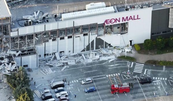 Pemandangan udara menunjukkan kerosakan di pusat beli-belah Aeon Mall di Kashima, Wilayah Kumamoto, Jepun, susulan gempa bumi bermagnitud 7.1/Foto REUTERS