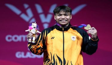 Muhammad Hafizuddin meraikan kejayaan merangkul emas keempat negara. Foto/bernama