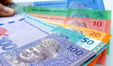 Pada 6 petang, ringgit susut kepada 4.0805/0845 berbanding dolar AS/ Foto BERNAMA
