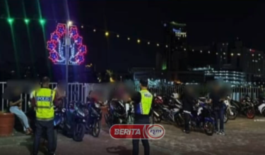 Polis menyita sembilan motosikal dan mengeluarkan sebanyak 50 saman atas pelbagai kesalahan jalan raya dalam Op Samseng Jalanan di sekitar bandar raya Kuching, malam Sabtu