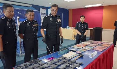 Nilai keseluruhan rampasan termasuk kenderaan sitaan dianggarkan RM1.49 juta /Foto RTM