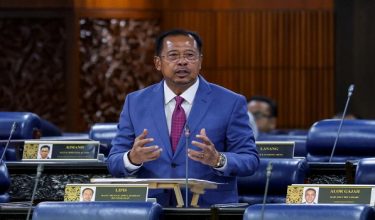 Timbalan Menteri Peralihan Tenaga dan Transformasi Air (PETRA), Datuk Seri 
Abdul Rahman Mohamad