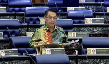 Datuk Mustapha Sakmud, Timbalan Menteri Pendidikan Tinggi / BERNAMA