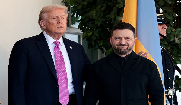 Presiden Ukraine, Volodymyr Zelenskiy (kanan) bersama Presiden Amerika Syarikat (AS), Donald Trump/Foto REUTERS