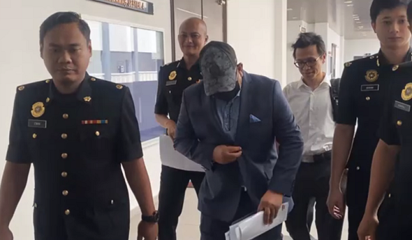 Tertuduh, Zahri Ismail, 54 tahun, mengaku tidak bersalah selepas semua pertuduhan dibacakan di hadapan Hakim Dazuki Ali