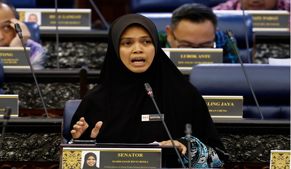 Timbalan Menteri di Jabatan Perdana Menteri (Hal Ehwal Agama) Senator Marhamah Rosli ketika sesi pertanyaan-pertanyaan dan jawab lisan pada Mesyuarat Pertama, Penggal Kelima Parlimen ke-15 Dewan Rakyat di Bangunan Parlimen hari ini/ Foto BERNAMA