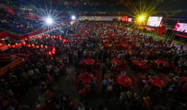 Orang ramai menghadiri Majlis Rumah Terbuka Tahun Baharu Cina 2025 anjuran Ketua Menteri Pulau Pinang di SPICE Arena hari ini.