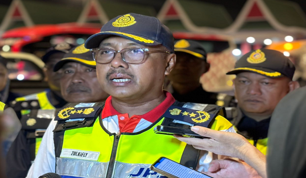Pengarah JPJ Pulau Pinang, Zulkifli Ismail ditemui pemberita selepas meninjau Ops Bersepadu Gempur Kenderaan Perdagangan di Tol Sungai Dua (Arah Selatan), malam tadi/RTM