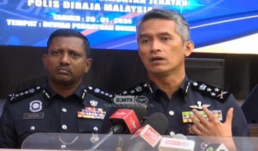 Datuk Seri Mohd Shuhaily Mohd Zain bercakap pada Program Townhall Discussion di Klang