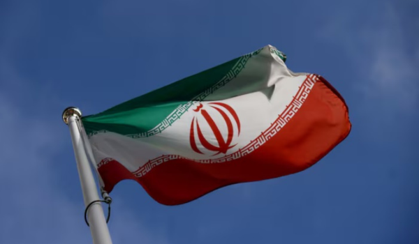 Bendera Iran/ REUTERS