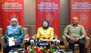 KUALA LUMPUR, 29 April -- Menteri Pembangunan Wanita, Keluarga dan Masyarakat Datuk Seri Nancy Shukri (tengah)  bercakap pada sidang media Mesyuarat Khas Penyelarasan Isu Kes Keganasan Rumah Tangga di InterContinental Kuala Lumpur hari ini.

--fotoBERNAMA (2026) HAK CIPTA TERPELIHARA