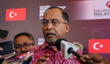 Datuk Seri Dr Zambry Abdul Kadir/ BERNAMA