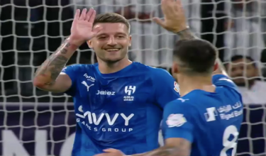 Pemain Al-Hilal, Sergej Milinkovic-Savic (kiri) meraikan jaringannya dalam aksi aksi Liga Pro Saudi menentang Damac./REUTERS