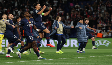 Pemain PSG meraikan kemenangan selepas perlawanan pertama separuh akhir Liga Juara-Juara Eropah di Parc des Princes, Paris./foto AFP