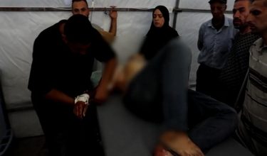 Mangsa tercedera akibat serangan udara Israel dirawat di Hospital Al-Ahli Baptist/ REUTERS