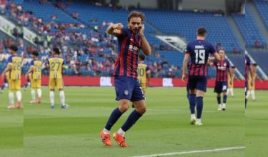 Pemain JDT Francisco De Olivera Geraldes meraikan jaringanya ketika menentang Malaysian University pada perlawanan Piala FA di Stadium Sultan Ibrahim/ Foto BERNAMA
