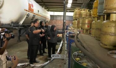 KPDN rampas 1,357 tong LPG bernilai RM280,000 di sebuah stor di Ulu Tiram, Johor Bahru