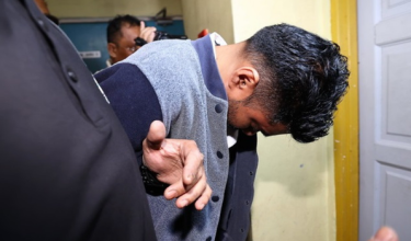 G. Thevendhrian didakwa di Mahkamah Majistret Johor Bahru atas pertuduhan membunuh anak lelakinya berusia 18 bulan dan memiliki bahan lucah/ BERNAMA