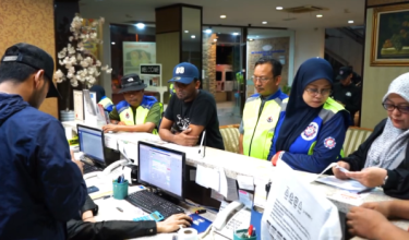 Pegawai MPKu dan JAINJ menjalankan pemeriksaan terhadap premis di sekitar Kulai dan Senai - Foto MPKu