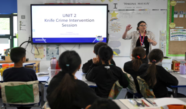 Murid Tahun 6 sertai bengkel jenayah pisau anjuran badan amal Safety Centre di Sekolah Emerson Valley, Milton Keynes, Britain/Foto REUTERS