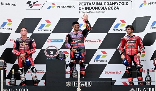 Jorge Martin (tengah) / Foto AFP