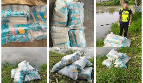 Kira-kira lapan kampit beras disyaki diseludup dari Thailand ditinggalkan di tebing sungai/Foto PGA Briged Tenggara
