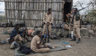 Anggota Pasukan Khas Afar melakukan kawalan di pinggir kampung Bisober, wilayah Tigray, Ethiopia/Foto fail AFP