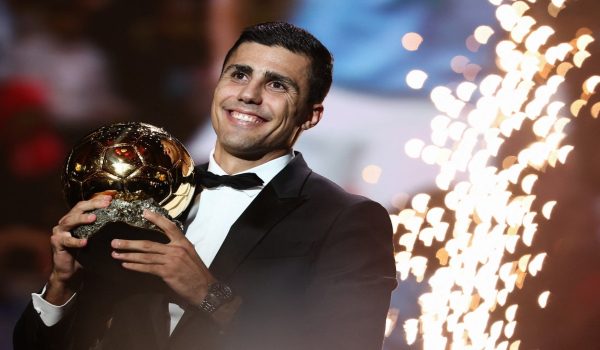 Rodri terima trofi Ballon d'Or pada majlis anugerah di Perancis/Foto AFP