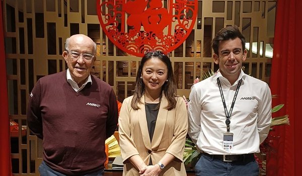 Hannah bertemu CEO Dorna Sports, Carmelo Ezpeleta (kiri) /Foto FB Hannah Yeoh