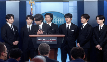 Anggota Kumpulan K-pop, BTS ketika diundang ke Whie House pada Mei lalu/FOTO REUTERS