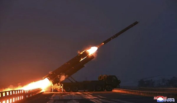 Gambar yang dikeluarkan oleh KCNA ini menunjukkan ujian peluru berpandu strategik jarak jauh di Laut Kuning