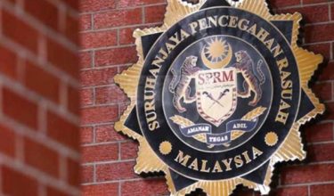 SPRM menahan Ketua Pengarah dan Timbalan Ketua Pengarah sebuah jabatan kerajaan pada Khamis. Foto/Bernama