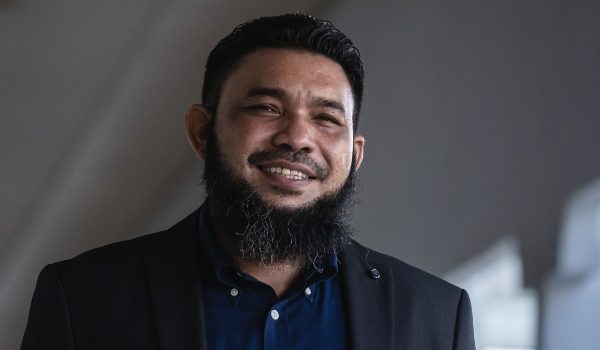 Penulis blog Wan Muhammad Azri Wan Deris atau lebih dikenali sebagai Papagomo, didenda RM4,000 oleh Mahkamah Sesyen/Foto REUTERS