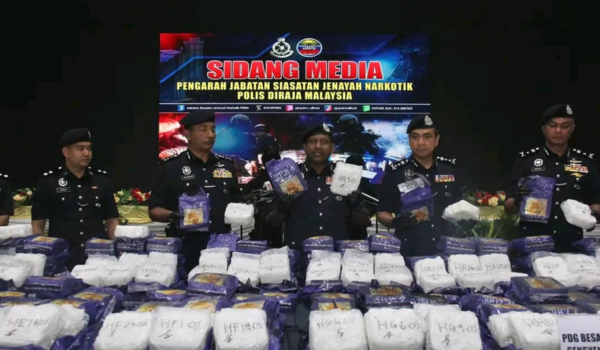 Sidang media di Dewan Serbaguna Ibu Pejabat Polis Kontinjen (IPK) Perlis