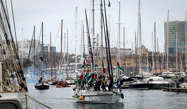 BARCELONA, 13 April -- Para aktivis misi kemanusiaan Global Sumud Flotilla (GSF) 2.0 memulakan pelayaran mereka di Laut Mediterranean dari Pelabuhan Barcelona menuju ke Gaza semalam dengan ribuan penyokong dari pelbagai negara berhimpun di Moll de la Fusta.

Misi berkenaan yang bertujuan memecahkan kepungan Israel ke atas Gaza serta menyalurkan bantuan kemanusiaan kepada rakyat Palestin. Misi berkenaan melibatkan lebih 80 kapal dan kira-kira 1,000 peserta dari seluruh dunia.

--fotoBERNAMA (2026) HAK CIPTA TERPELIHARA