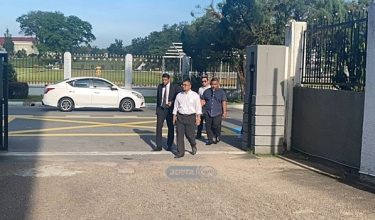 Chegu Bard ketika tiba di mahkamah