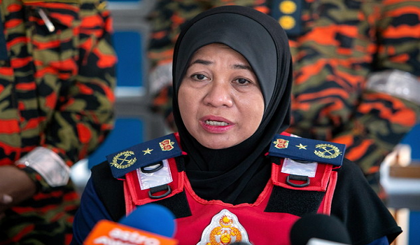 Pengarah Jabatan Bomba dan Penyelamat Malaysia (JBPM) Perak, Datuk Sayani 
Saidon