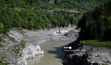 Seramai 300 penduduk Blatten telah diarahkan berpindah dalam masa singkat minggu lalu / Foto AFP