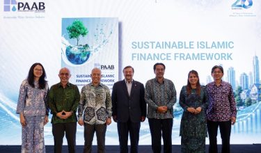 KUALA LUMPUR, June 30 -- Finance Minister II Senator Datuk Seri Amir Hamzah Azizan (centre) and Pengurusan Aset Air Berhad (PAAB) Chairman Datuk Seri Ir Jaseni Maidinsa (third, right) pose for a group photo after the launch of PAAB Sustainable Islamic Financing Framework at Menara Felda today.

Also present are PAAB Chief Executive Officer Ir Zulkiflee Omar (third, left), Group Chief Executive Officer of Global Banking at Maybank Datuk John Chong (second, left) and Group Chief Executive Officer and Executive Director of RAM Holdings Berhad Chris Lee (right).

-- fotoBERNAMA (2026) COPYRIGHT RESERVED