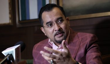 LONDON, 1 Jun -- Pengerusi Majlis Amanah Rakyat (MARA) Datuk Dr Asyraf Wajdi Dusuki ketika sidang media berkenaan lawatan kerja empat hari ke United Kingdom (UK) Timbalan Perdana Menteri Datuk Seri Dr Ahmad Zahid Hamidi di sini hari ini.

--fotoBERNAMA (2025) HAK CIPTA TERPELIHARA