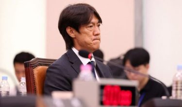 Bekas jurulatih Korea Selatan, Hong Myung-bo, memohon maaf atas kegagalan skuad kebangsaan pada Piala Dunia ketika menghadiri sesi pendengaran Parlimen di Seoul/Foto REUTERS
