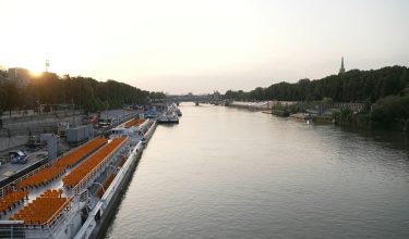Sungai Seine tercemar susulan hujan lebat yang melanda Paris pada Jumaat dan Sabtu lepas/AFP