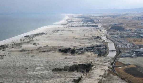 Jepun ketika dilanda tsunami sebelum ini/Foto Reuters