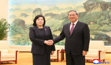 Perdana Menteri China Li Qiang bertemu Menteri Luar Korea Utara Choe Son Hui di Beijing, China / REUTERS