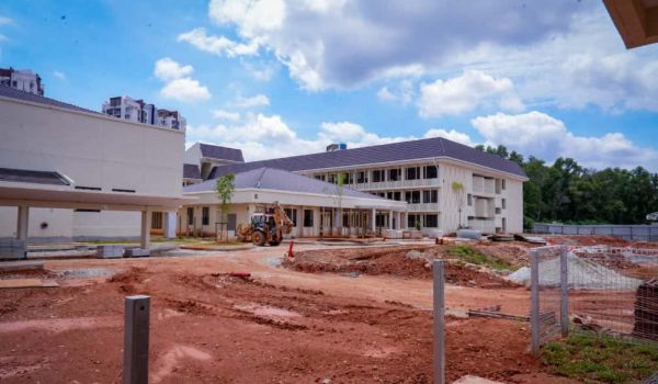 Pembinaan Sekolah Kebangsaan (SK) Putrajaya Presint 8(3) hampir siap sepenuhnya dan dijangka beroperasi sesi persekolahan akan datang / Foto Facebook Fadhlina Sidek
