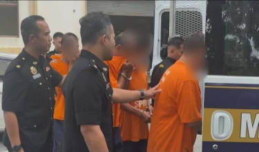 Suruhanjaya Pencegahan Rasuah Malaysia (SPRM) Pahang menahan reman lima peneroka haram termasuk seorang pekerja kilang durian kerana disyaki terlibat dalam kegiatan kebun durian haram serta pengubahan wang haram/Foto SPRM